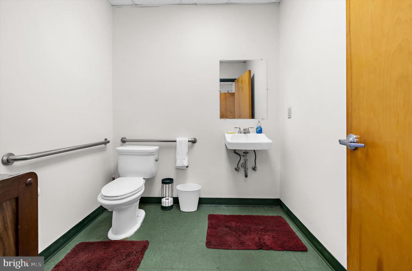 25416 Commerce Ln Property Photo 11