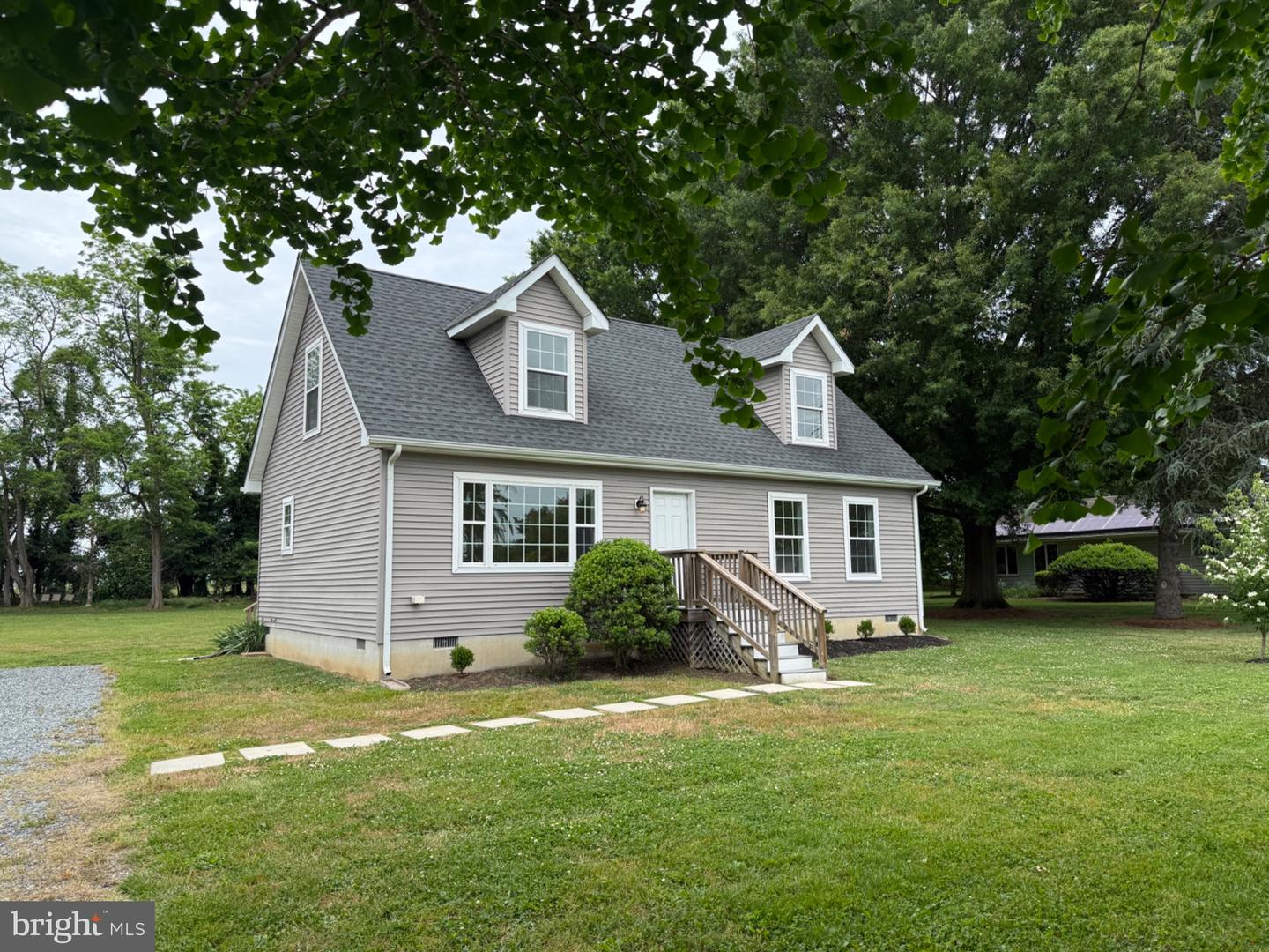 1010 Twin Ct Property Photo 3