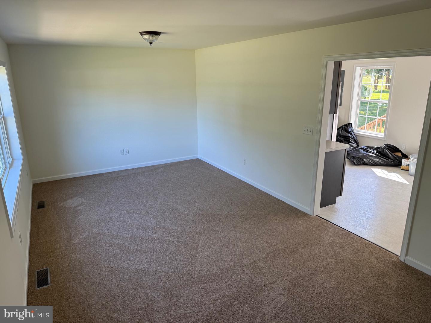 1010 Twin Ct Property Photo 5