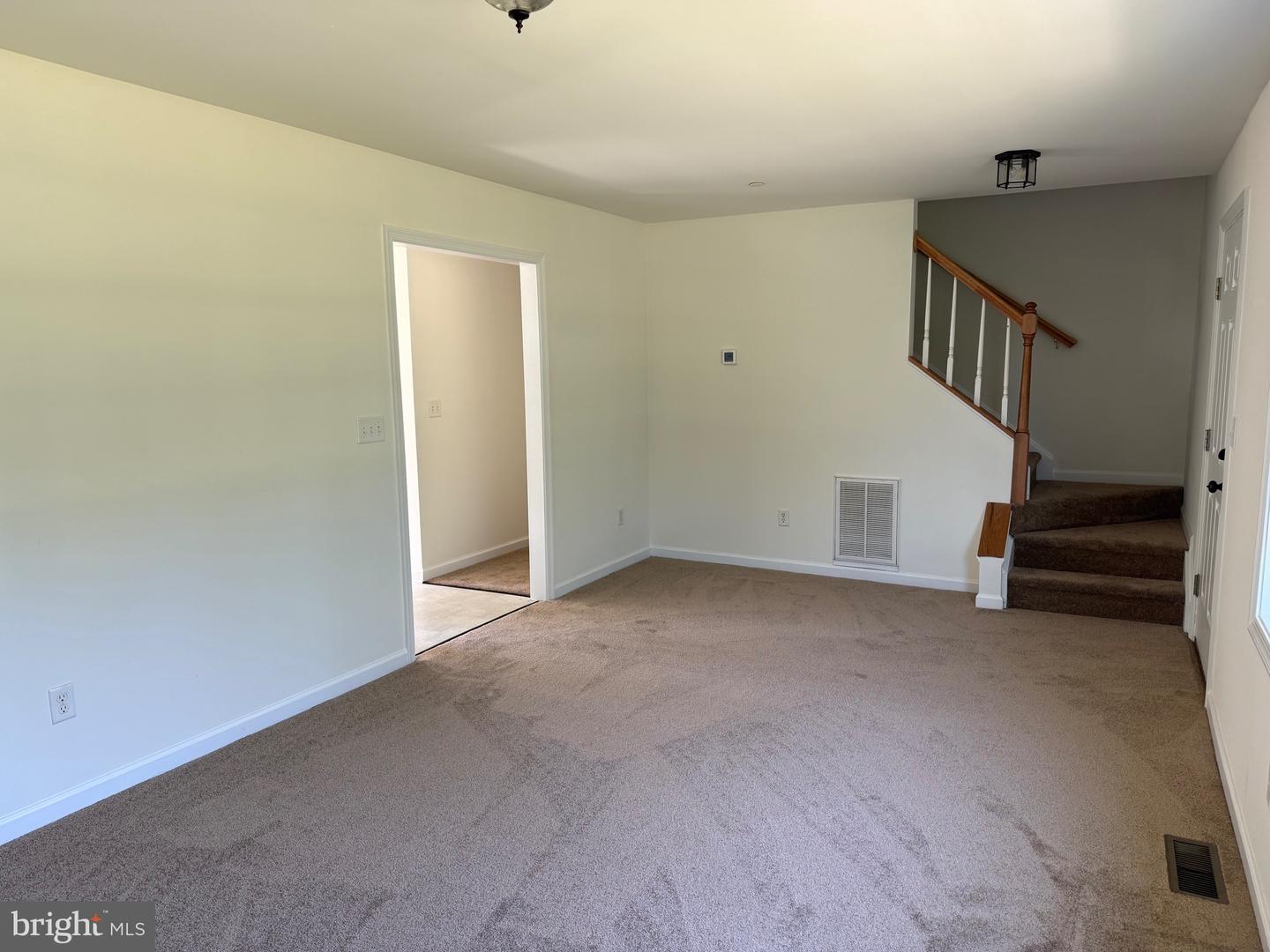 1010 Twin Ct Property Photo 6