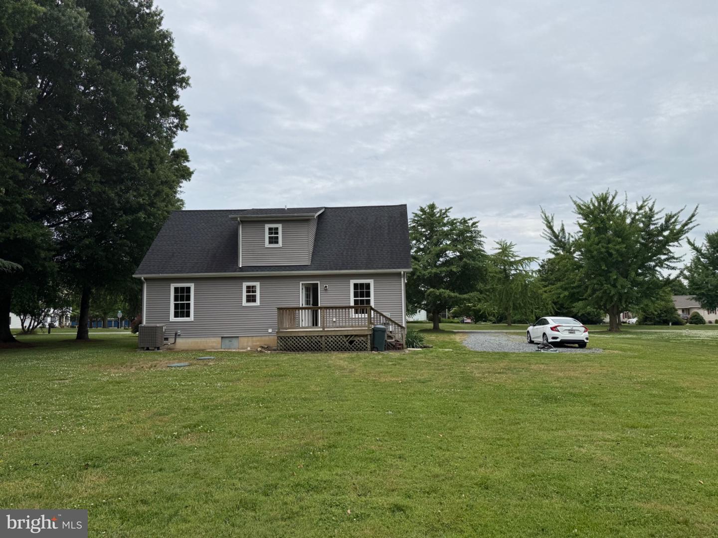 1010 Twin Ct Property Photo 9