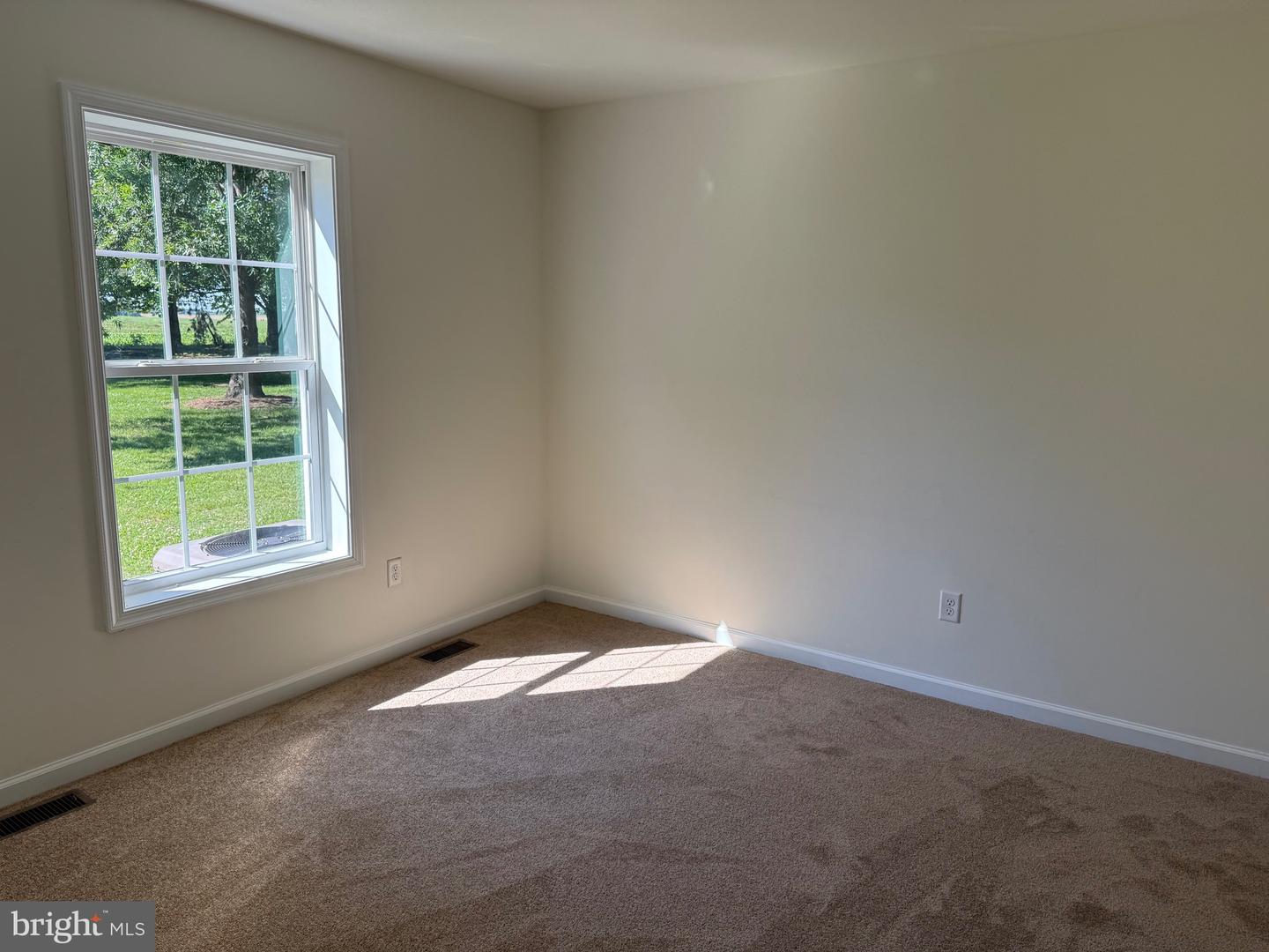 1010 Twin Ct Property Photo 11