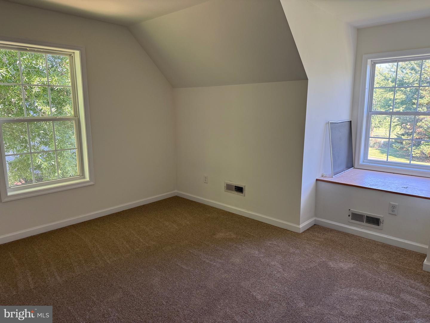 1010 Twin Ct Property Photo 13