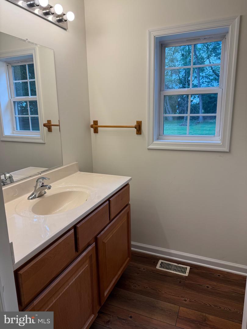 1010 Twin Ct Property Photo 15