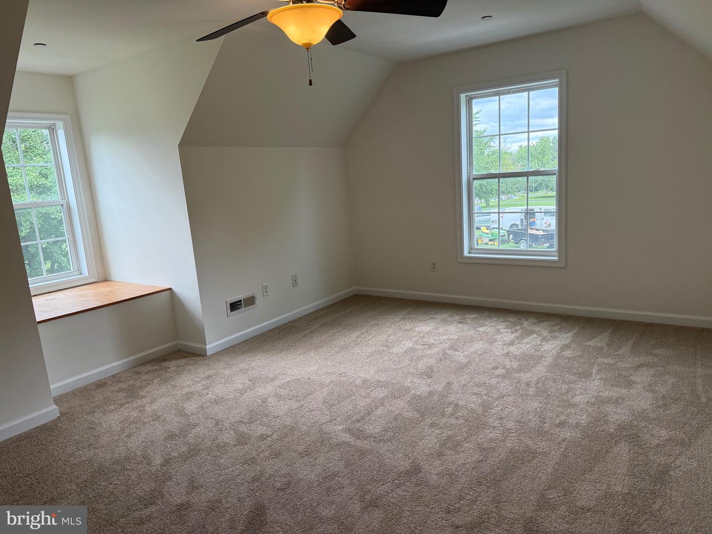 1010 Twin Ct Property Photo 18