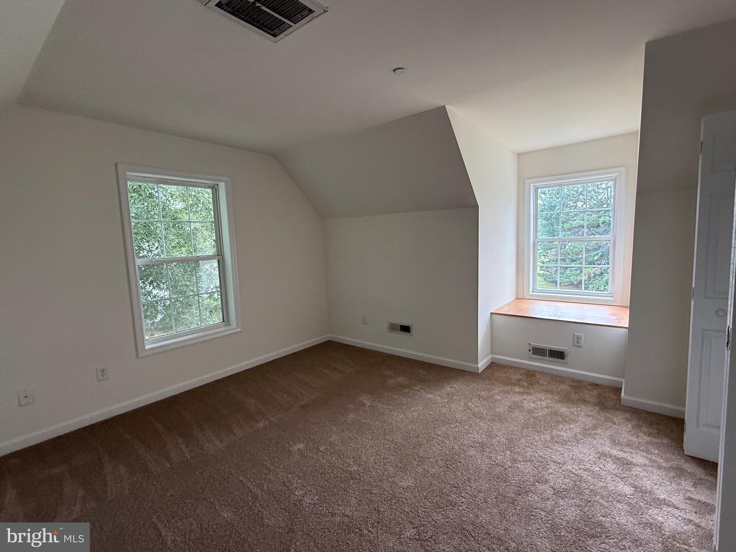 1010 Twin Ct Property Photo 19