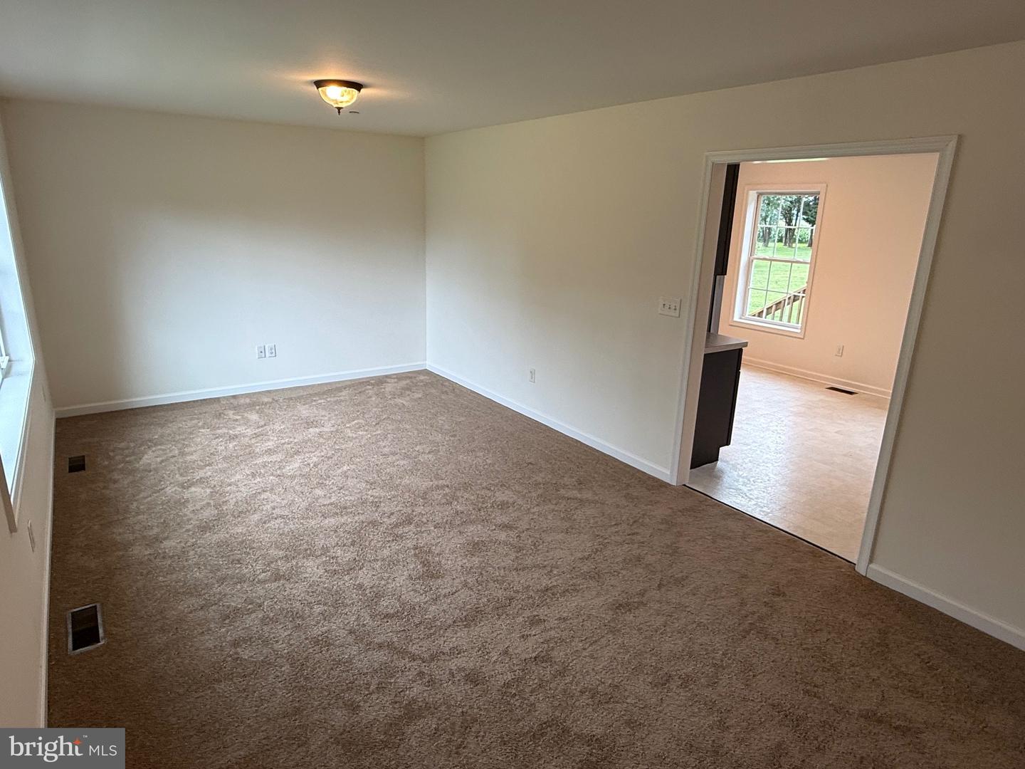 1010 Twin Ct Property Photo 21