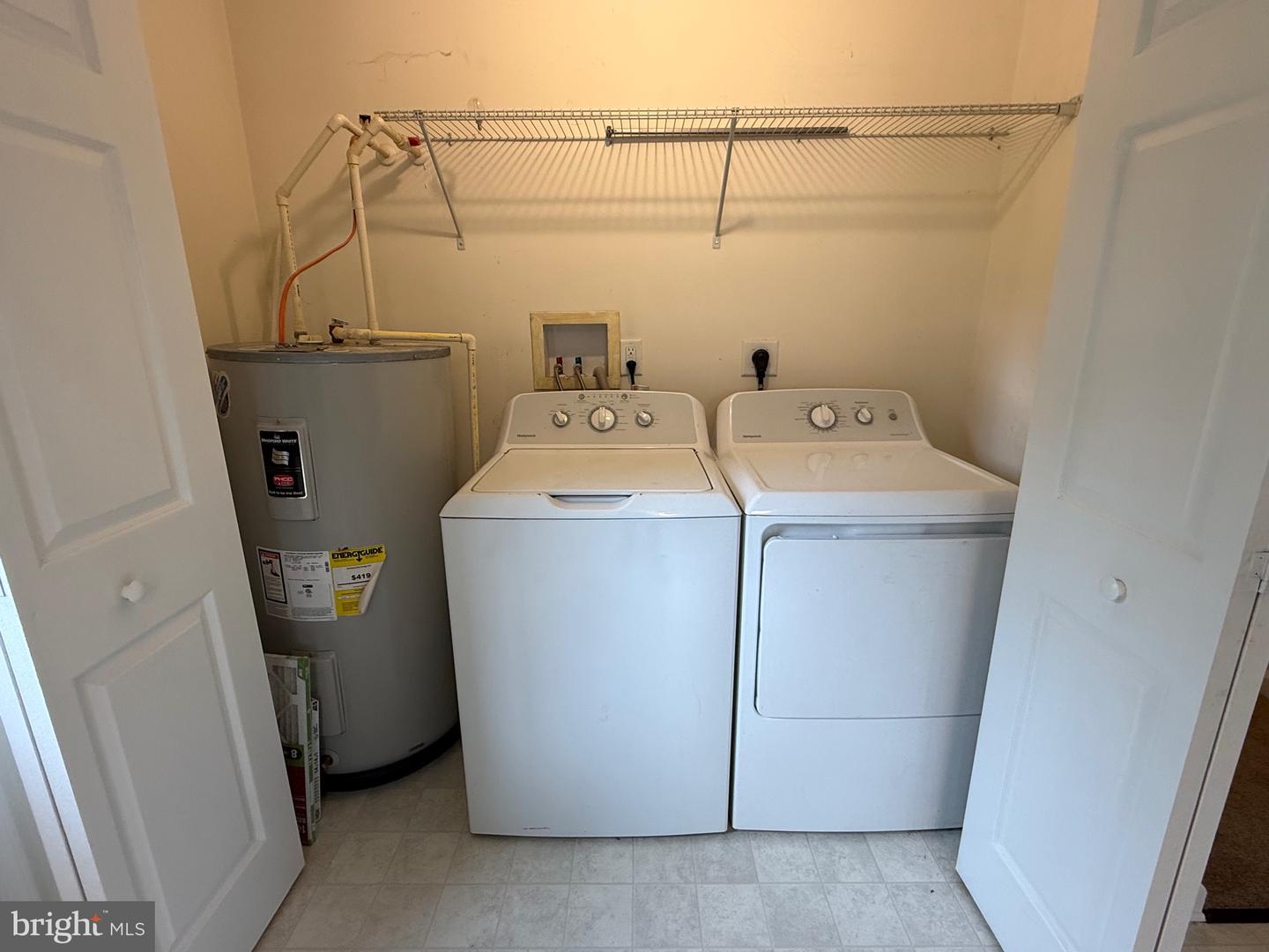 1010 Twin Ct Property Photo 25