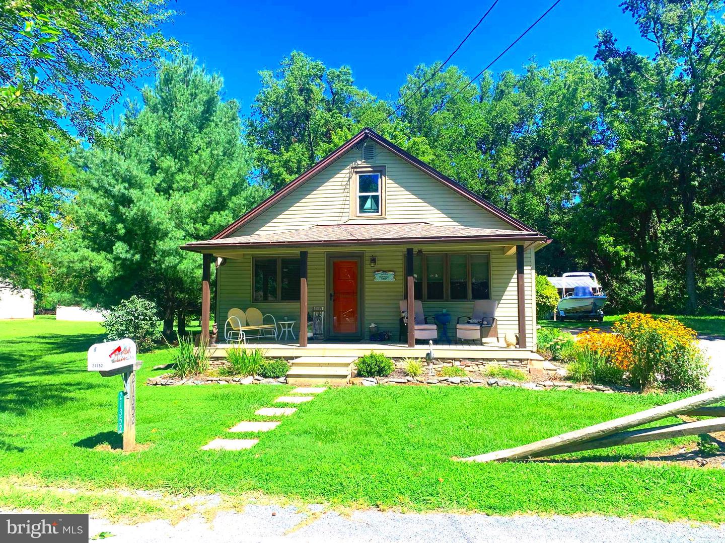21352 ALLENS LN Property Photo 1
