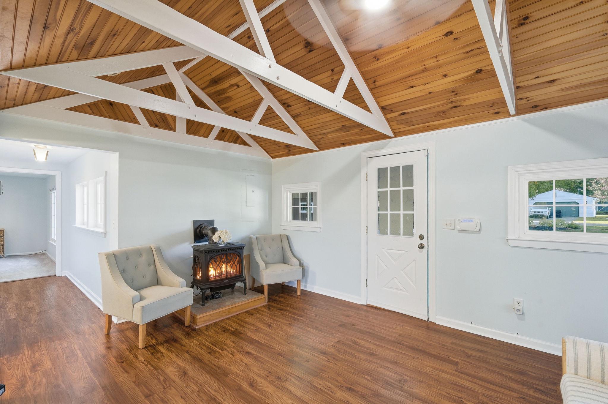 20714 Wilkins Ave Property Photo 4