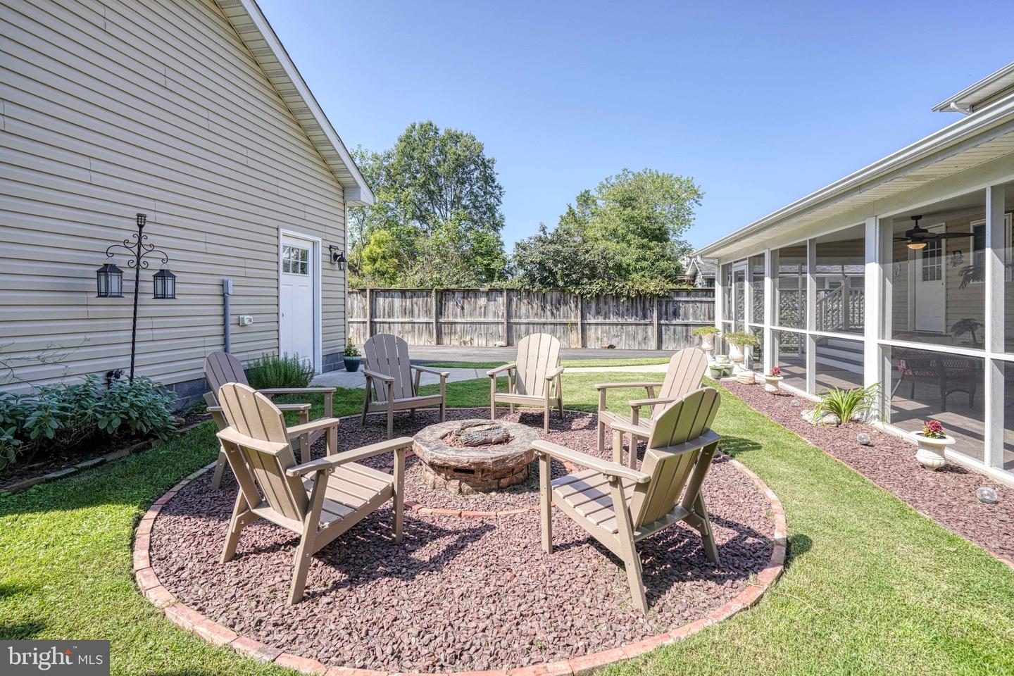 21191 W Sharp St Property Photo 10