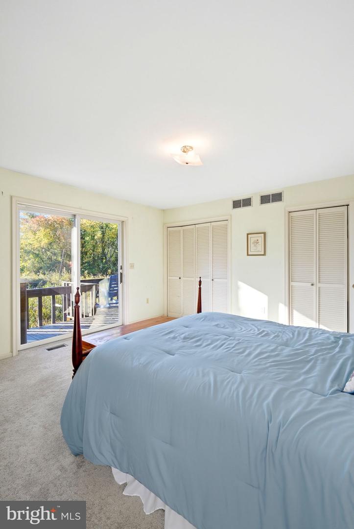 10 Cedar Chase Ct Property Photo 15