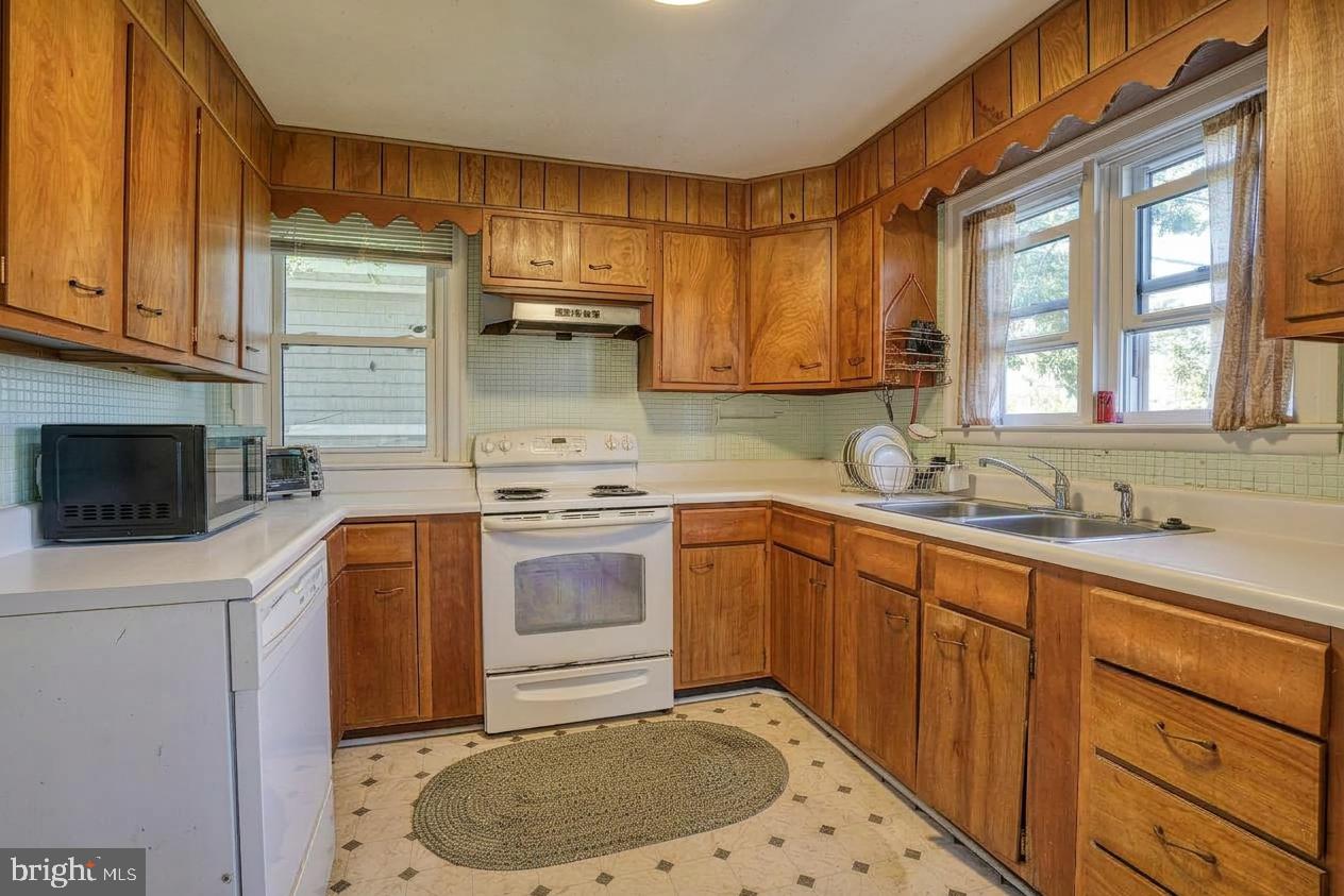 14 1st Ave Property Photo 6