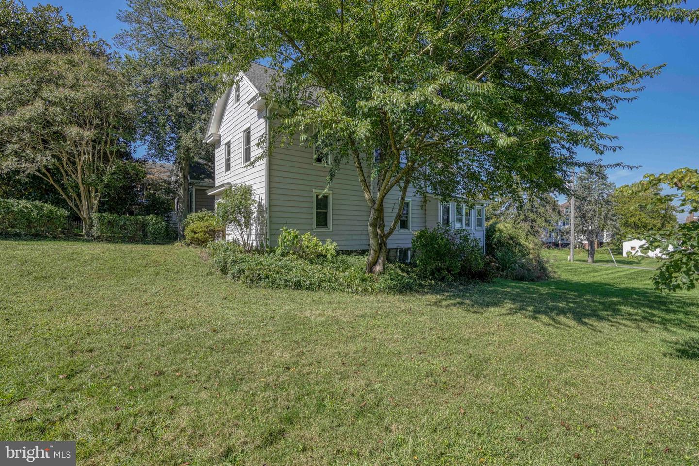 14 1st Ave Property Photo 15