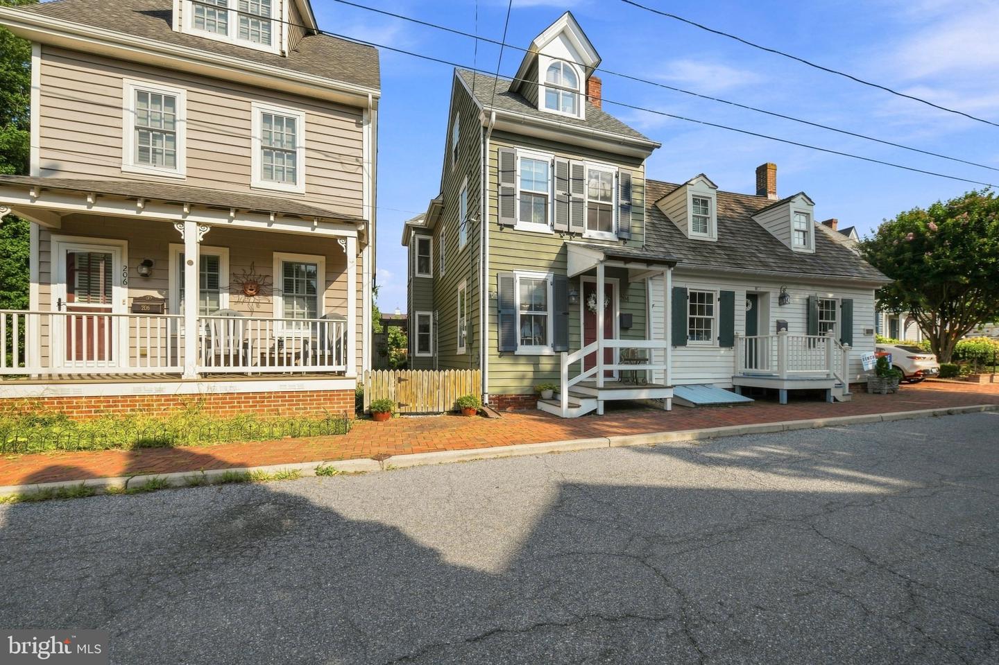 204 S WATER ST Property Photo 1