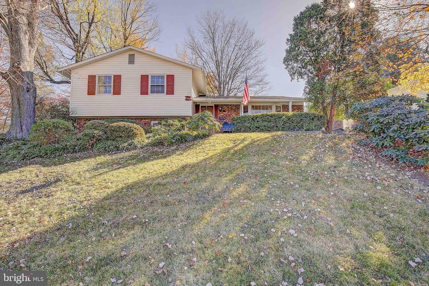 2 Greenlane Ct Property Photo