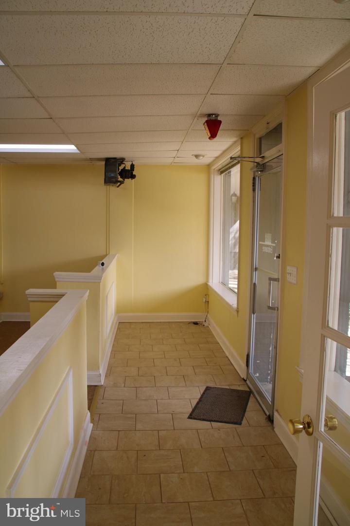 9861 Main St Property Photo 2