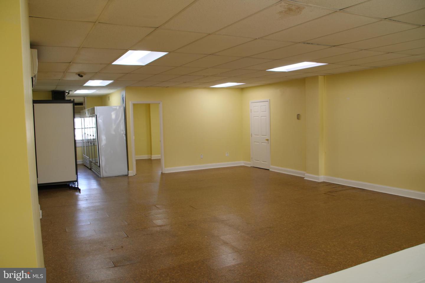 9861 Main St Property Photo 3