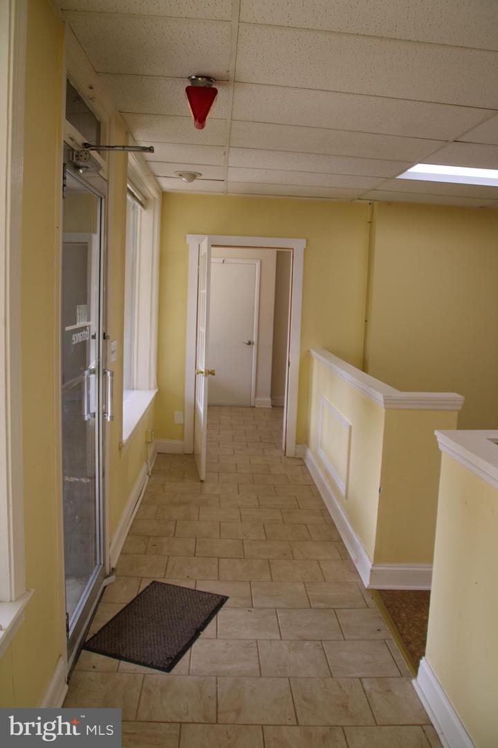 9861 Main St Property Photo 5