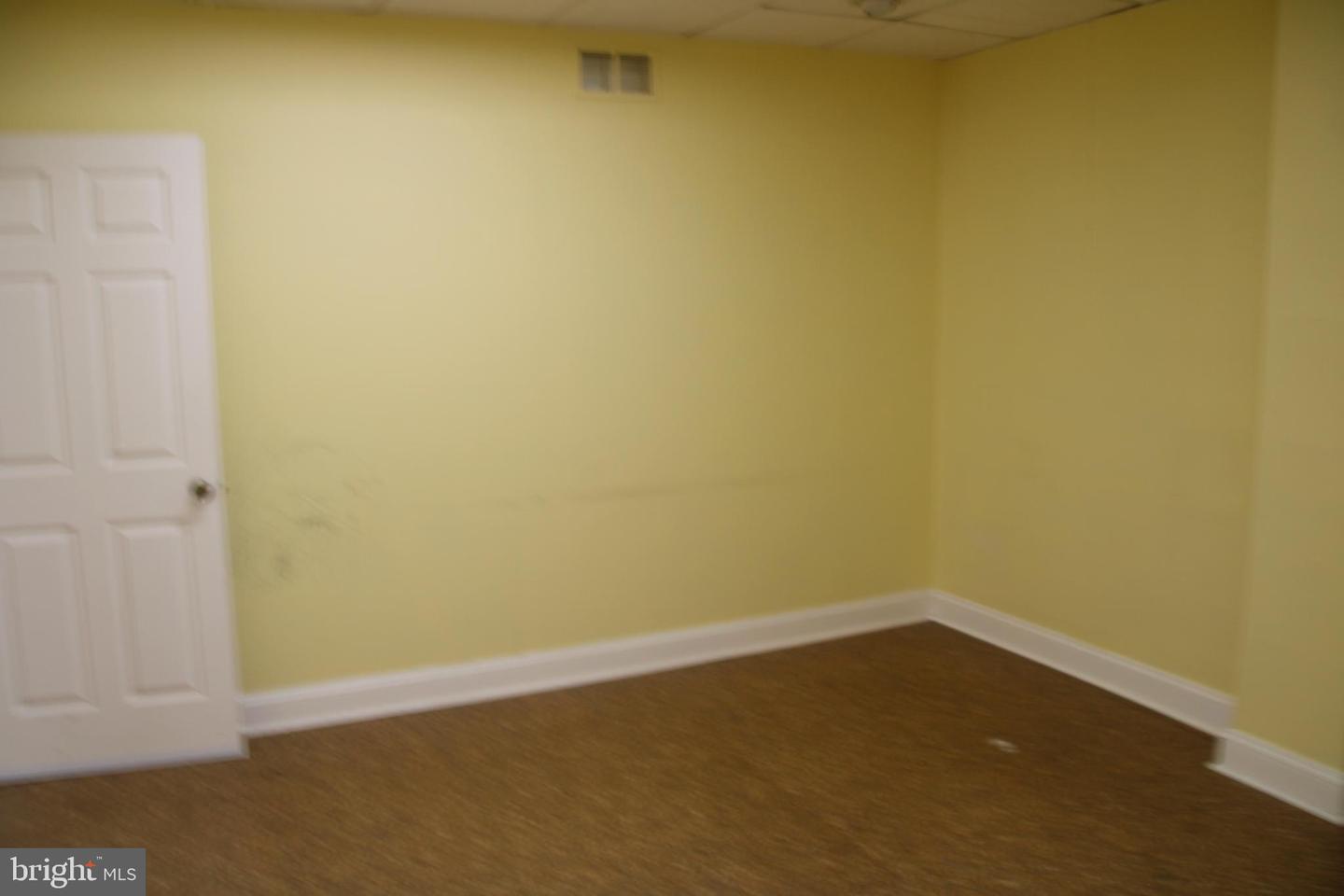 9861 Main St Property Photo 9