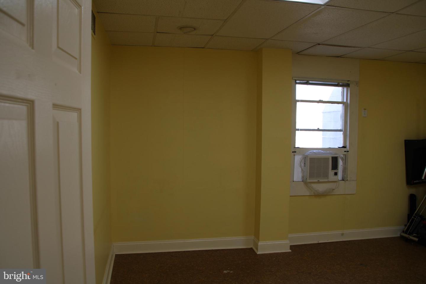 9861 Main St Property Photo 10