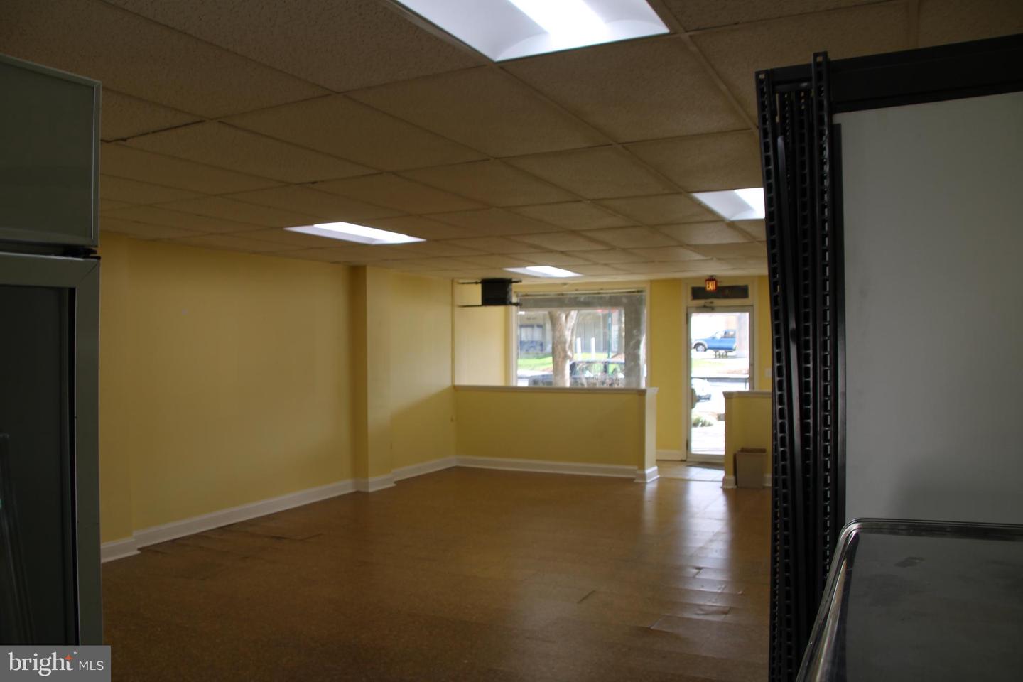 9861 Main St Property Photo 13