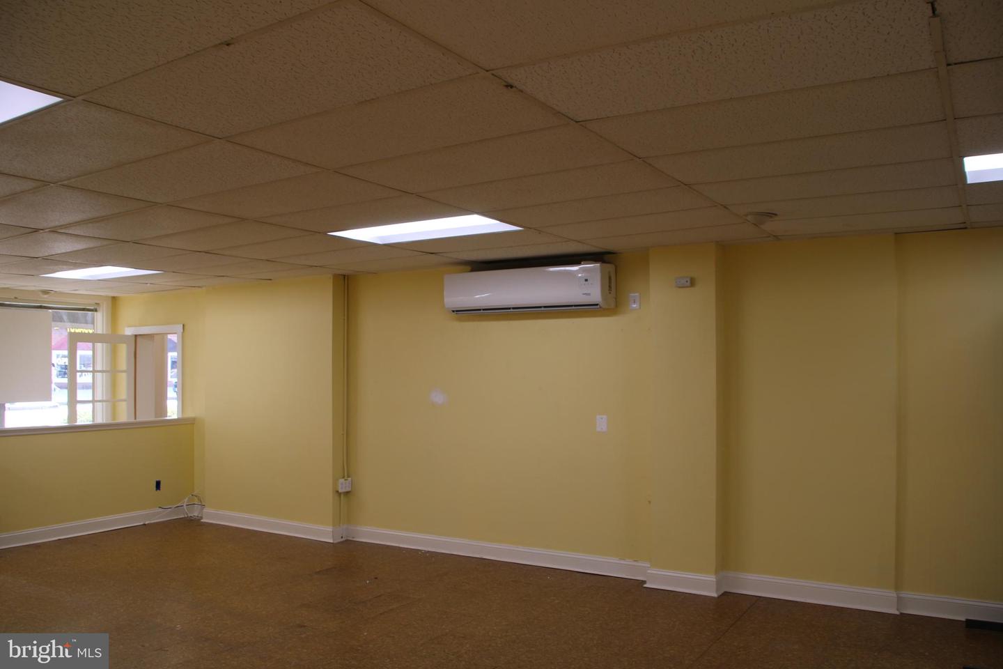 9861 Main St Property Photo 14