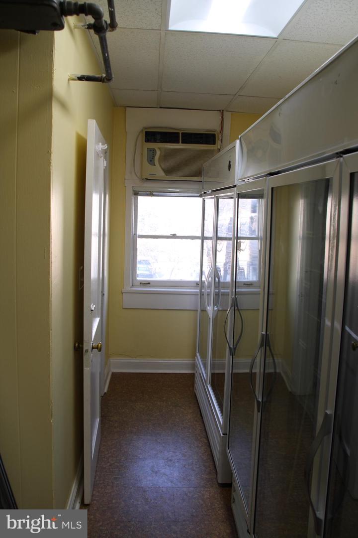 9861 Main St Property Photo 15