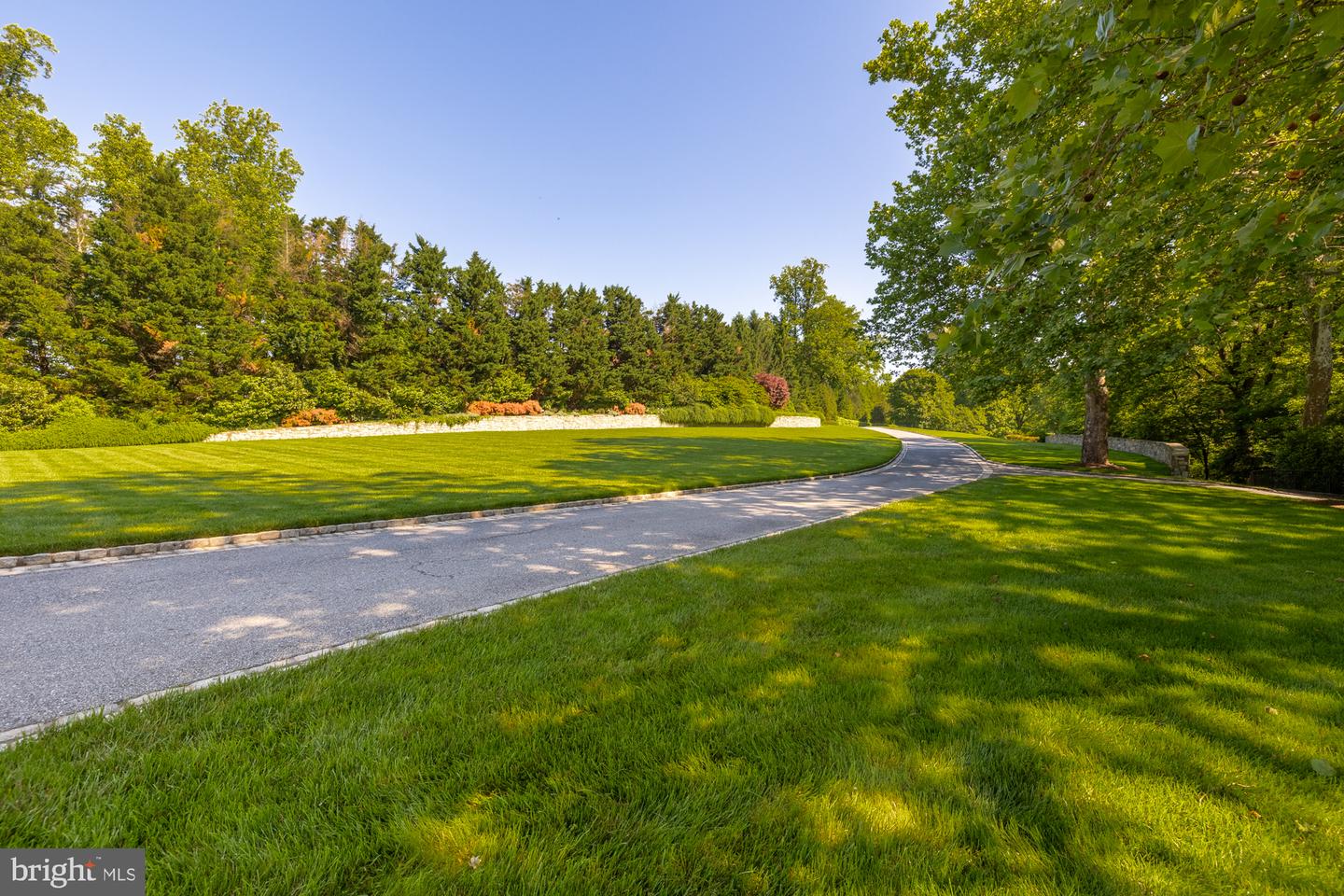 11900 River Rd Property Photo 6
