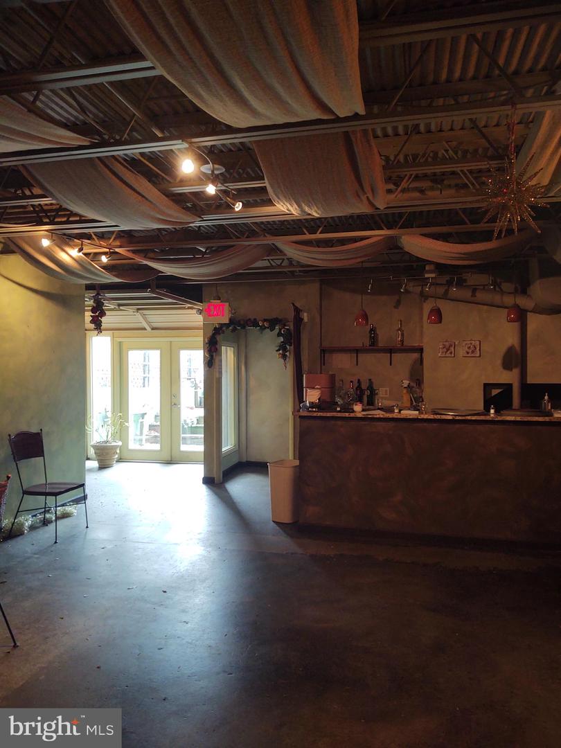 18035 Georgia Ave Property Photo 6