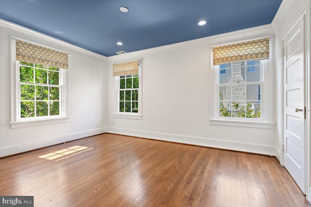 31 Quincy St Property Photo 29