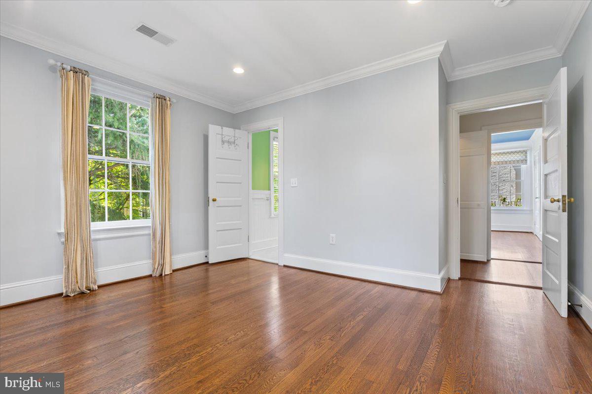31 Quincy St Property Photo 33