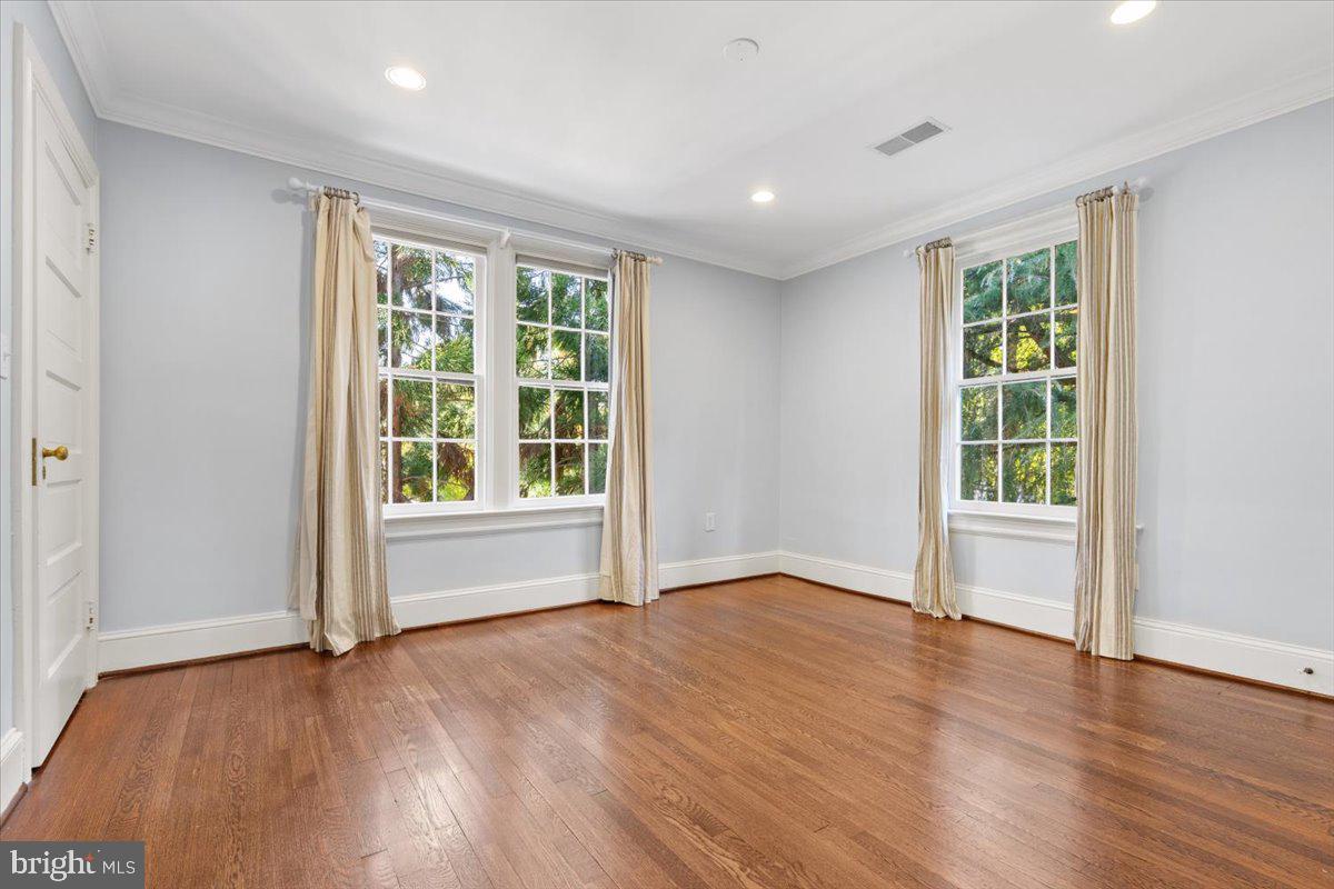 31 Quincy St Property Photo 34