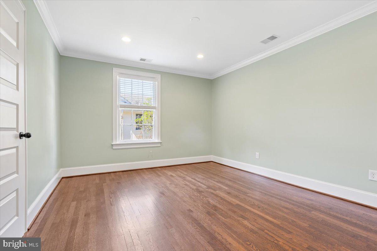 31 Quincy St Property Photo 35