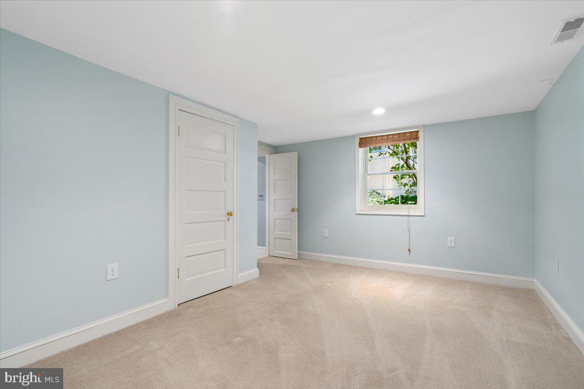 31 Quincy St Property Photo 42