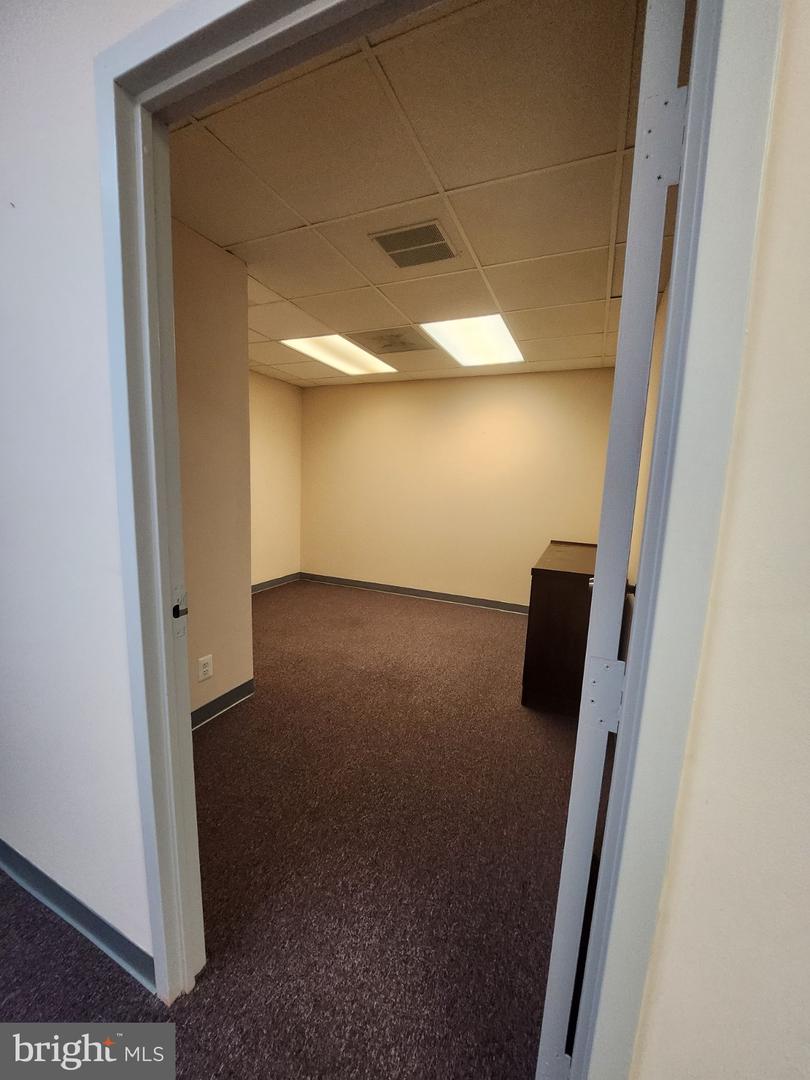 6261 Executive Blvd #14-c Property Photo 8