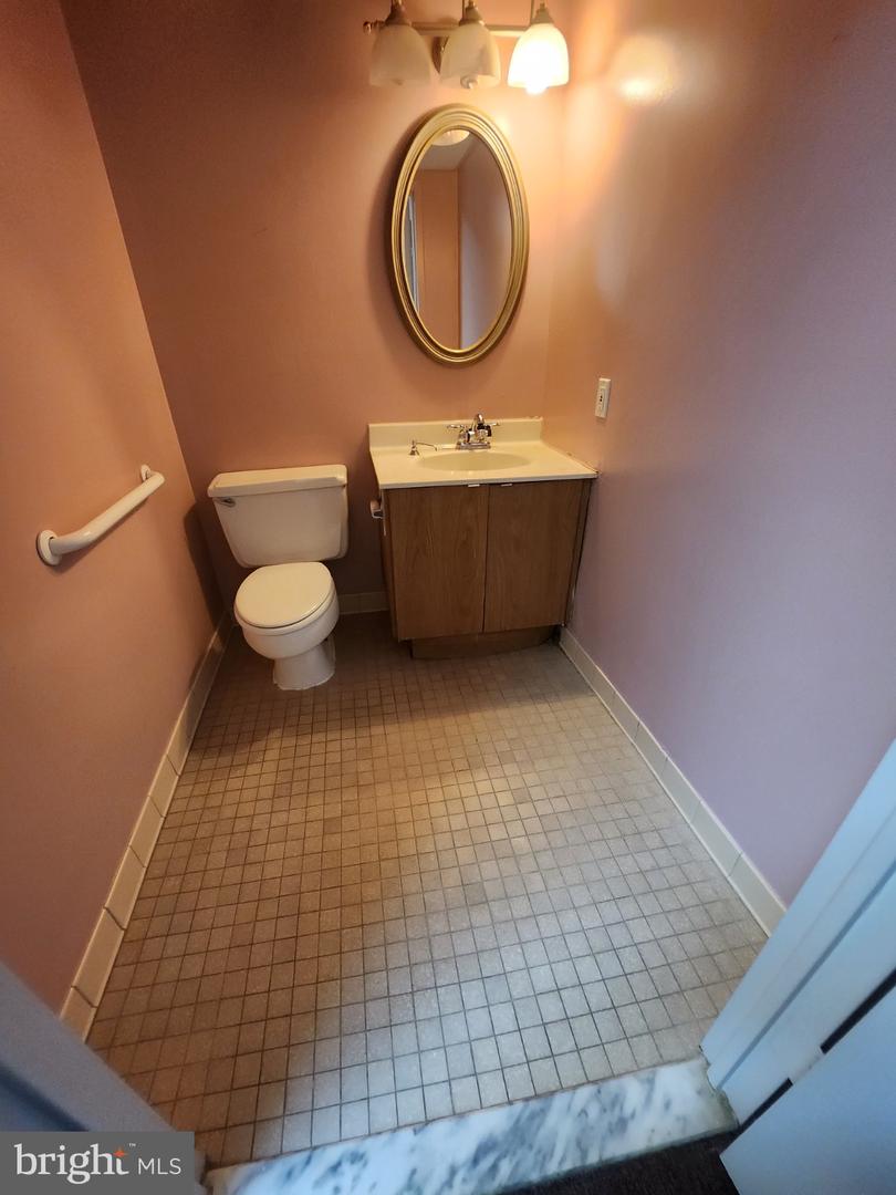 6261 Executive Blvd #14-c Property Photo 9