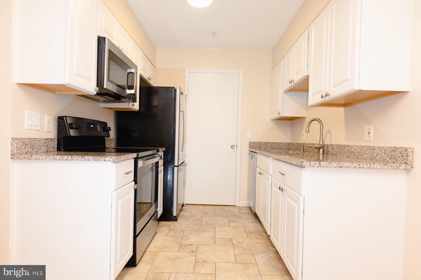 10823 Hampton Mill Terrace #140 Property Photo 6