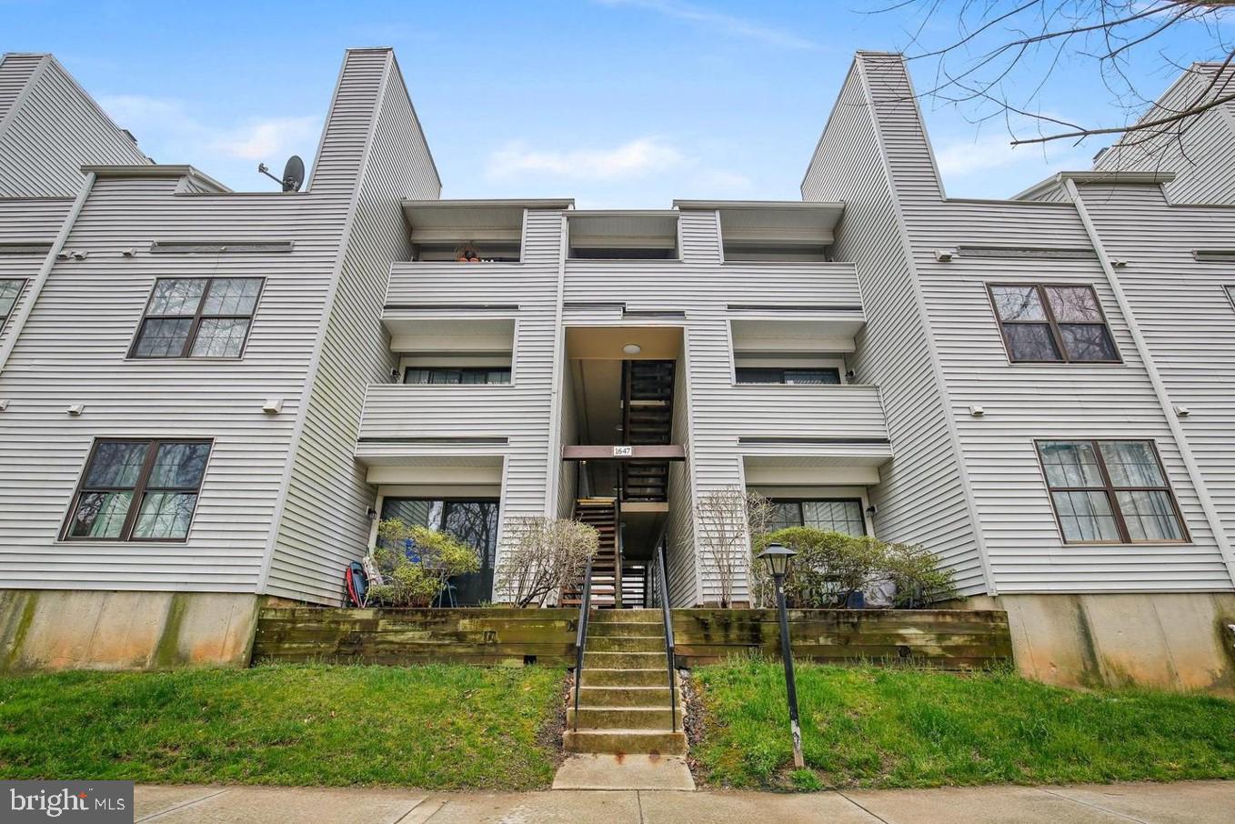 1647 Carriage House Ter #1647-c Property Photo