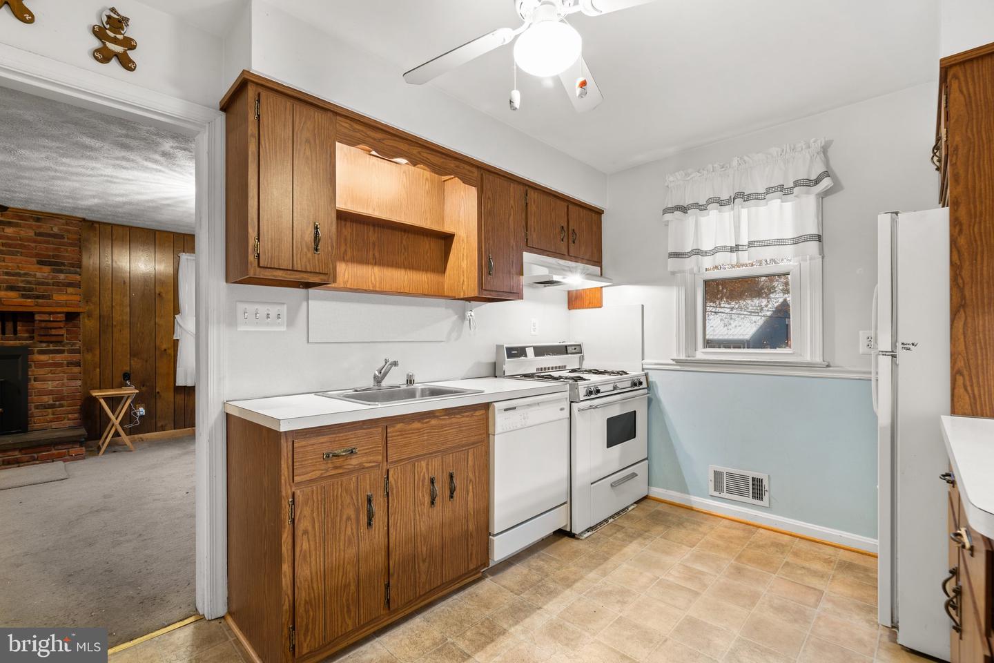 4201 Briars Rd Property Photo 8