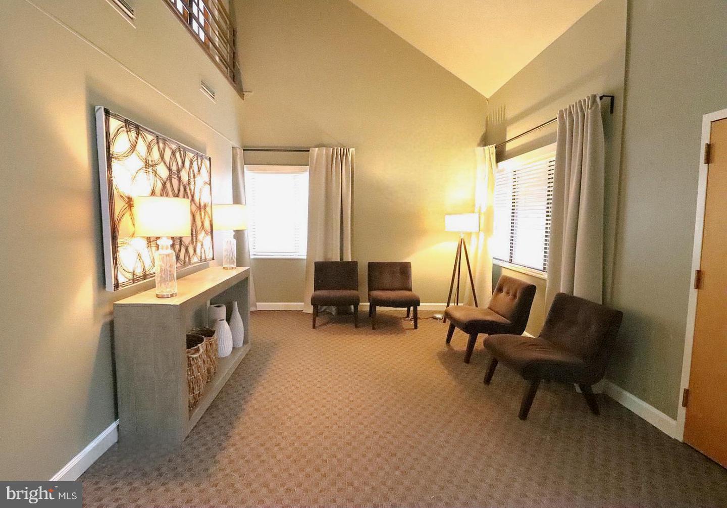 847-e Quince Orchard Blvd #eye-2 Property Photo 2