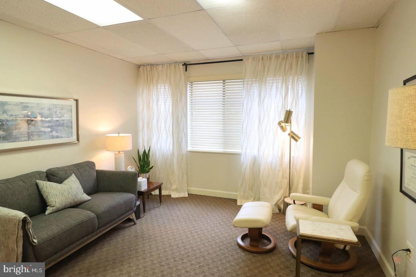 847-e Quince Orchard Blvd #eye-2 Property Photo 3