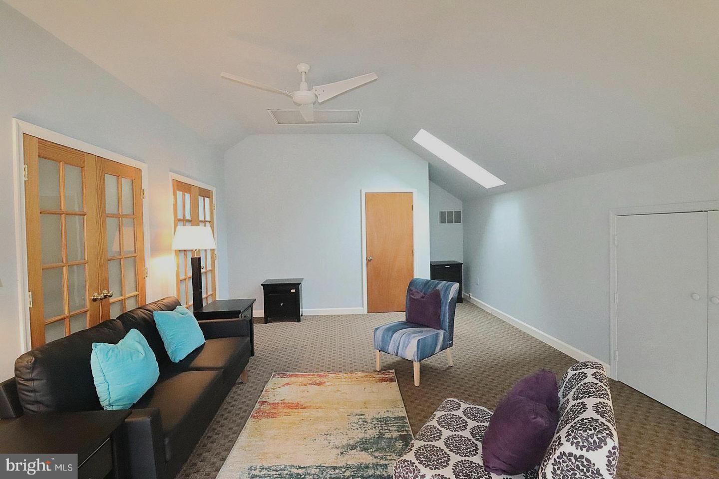 847-e Quince Orchard Blvd #eye-2 Property Photo 9