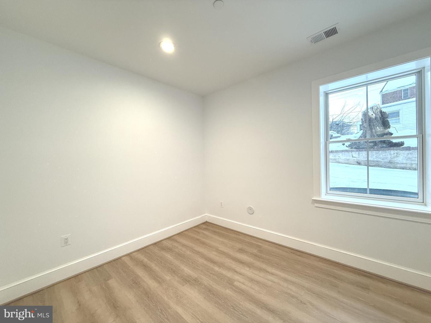 4233 E West Hwy Property Photo 7
