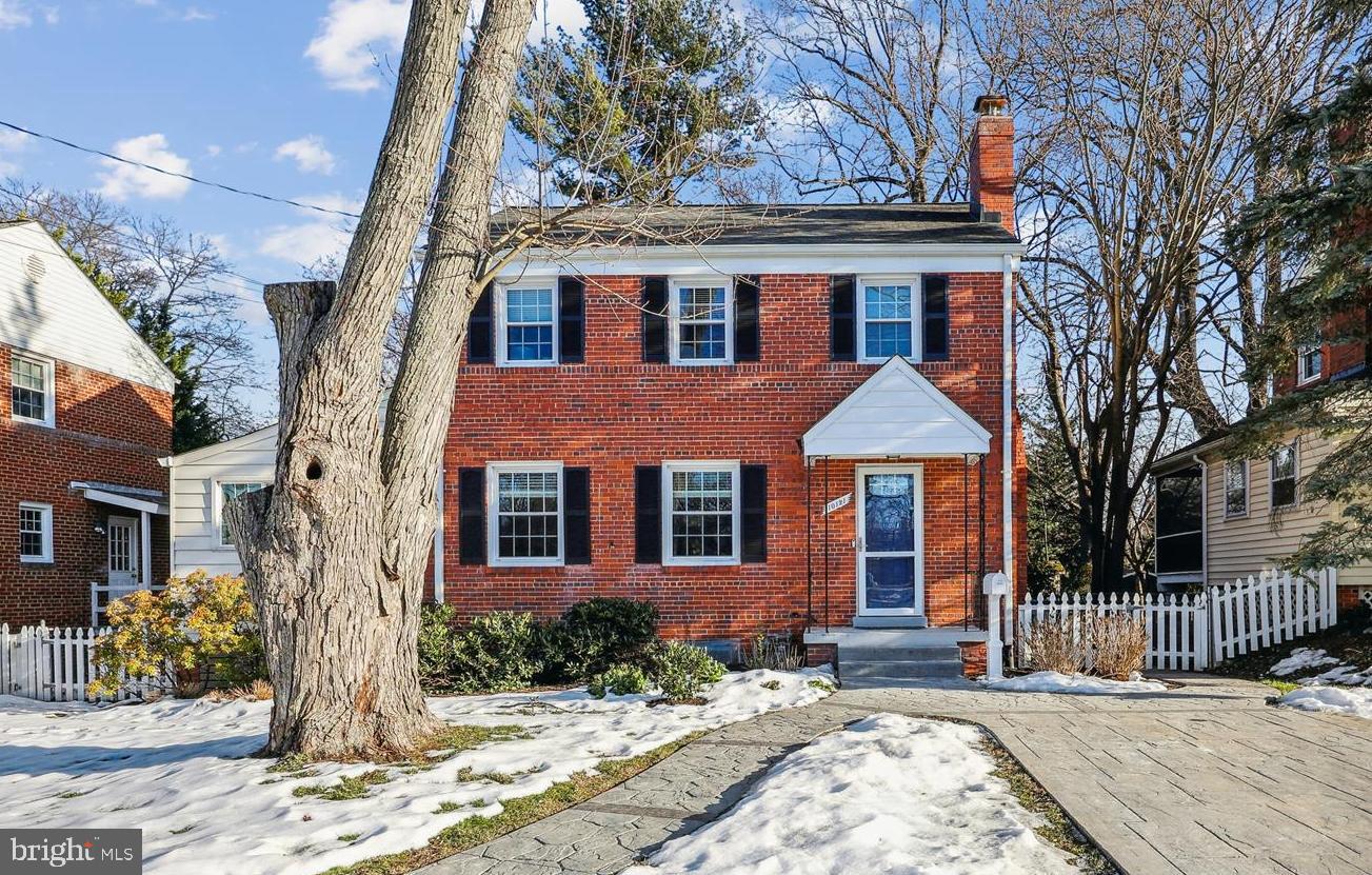 10121 Markham St Property Photo