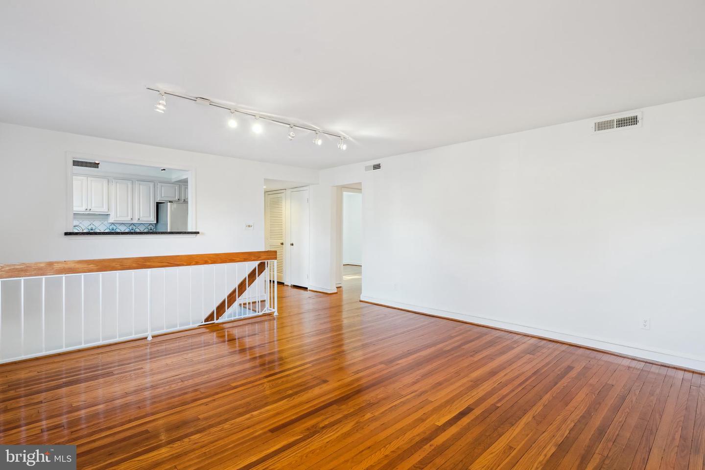 2244 Washington Ave #102 Property Photo 4
