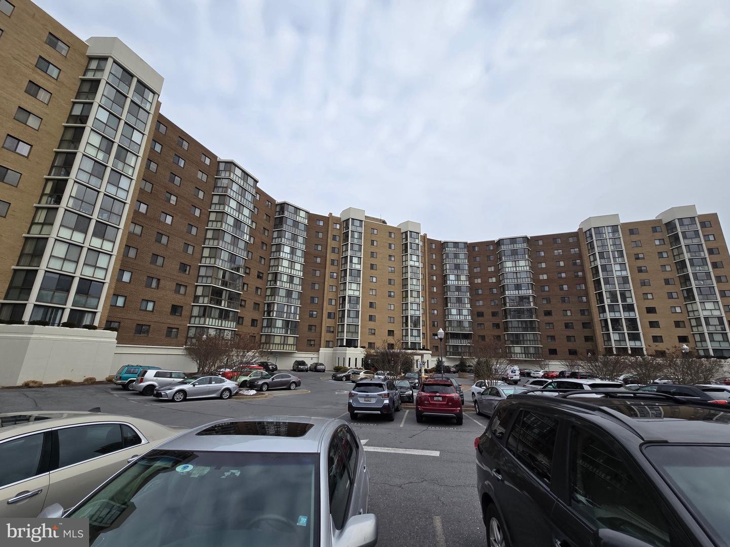 15100 Interlachen Dr #4-124 Property Photo