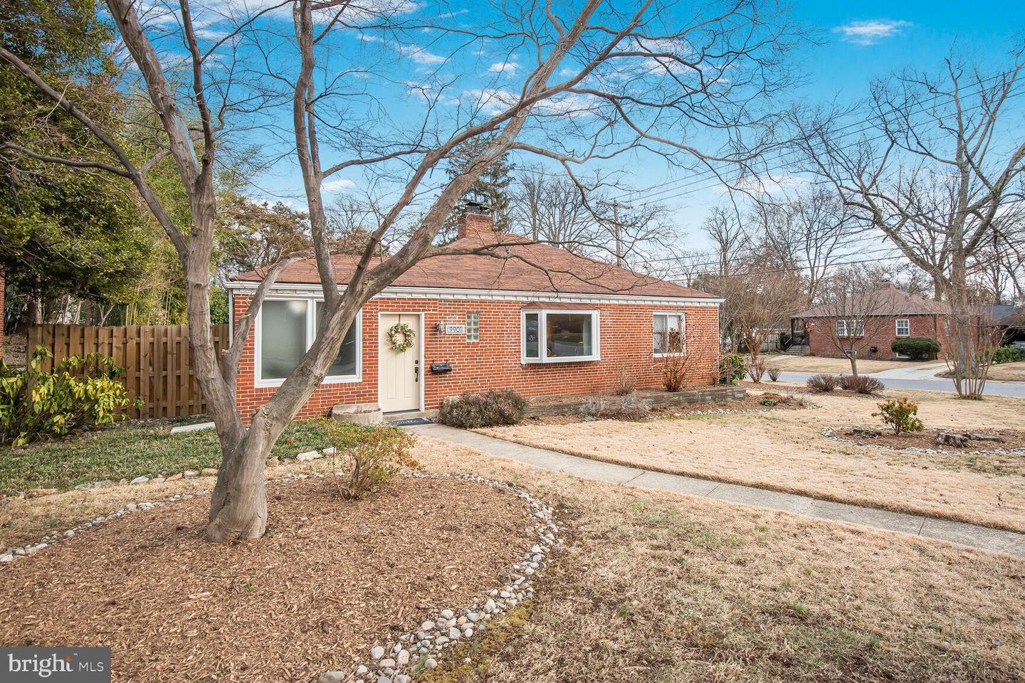 9901 Markham St Property Photo