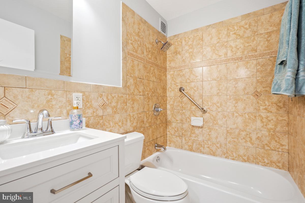 3355 University Blvd W #206 Property Photo 24