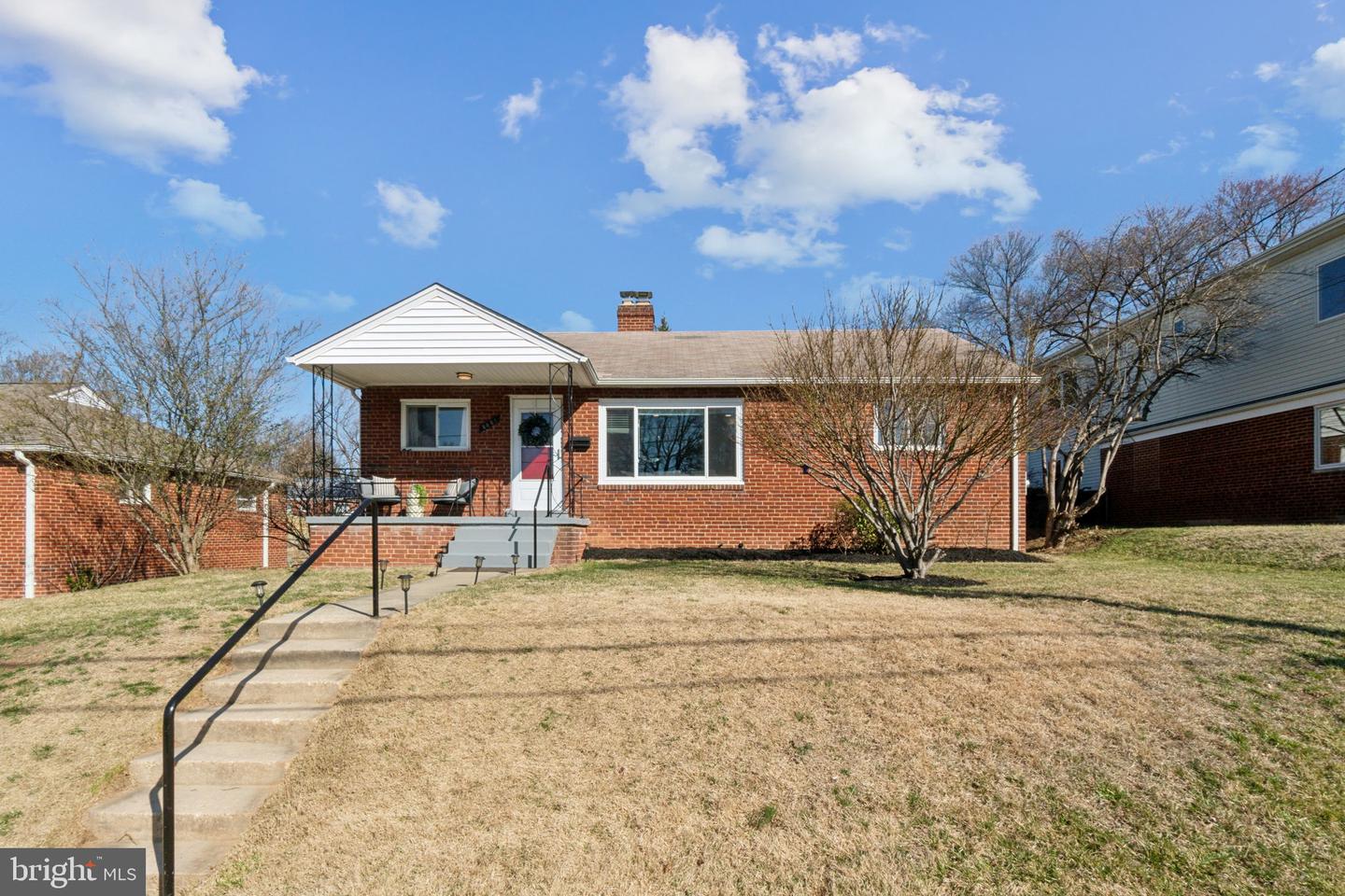 2421 Darrow St Property Photo